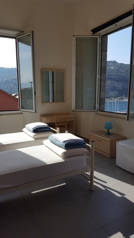 Ostello Porto Venere Екстер'єр фото